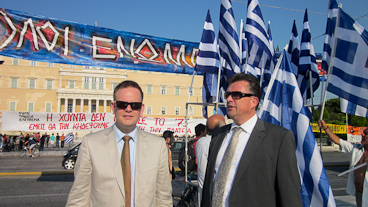 Emile Roemer and Ewout Irrgang in Syntagma Square in Athens