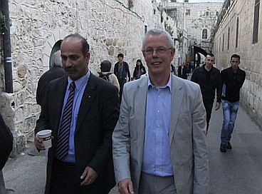 Senator Kox walking with Secretary General of the Palestinian Parliament Ibrahim Krishni