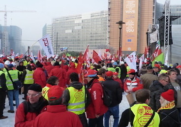 Demonstrators from Dutch building workers union were amongst those present