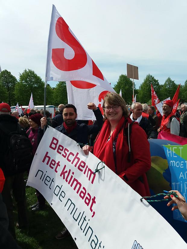 Anne-Marie Mineur, MEP and Mahir Alkaya, MP at the Mayday demonstration in The Hague. The banner reads 'Protect the climate, not the multinationals'
