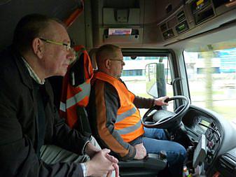 Dennis de Jong with a truck driver
